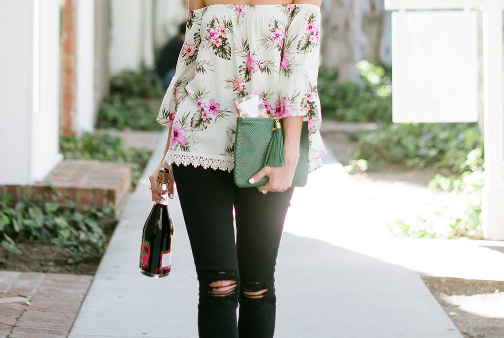 Sydne Summer wears the off the shoulder trend in forever 21 tropical print top and express black skinny jeansSydne Summer wears the off the shoulder trend in forever 21 tropical print top and express black skinny jeans