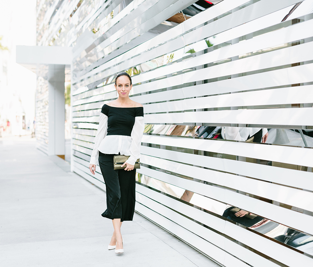 Sydne Style shows black and white outfit ideas for fall off the shoulder trend