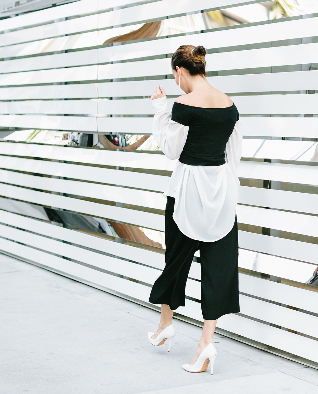 Sydne Style shows how to wear the culottes trend for fall in black and white