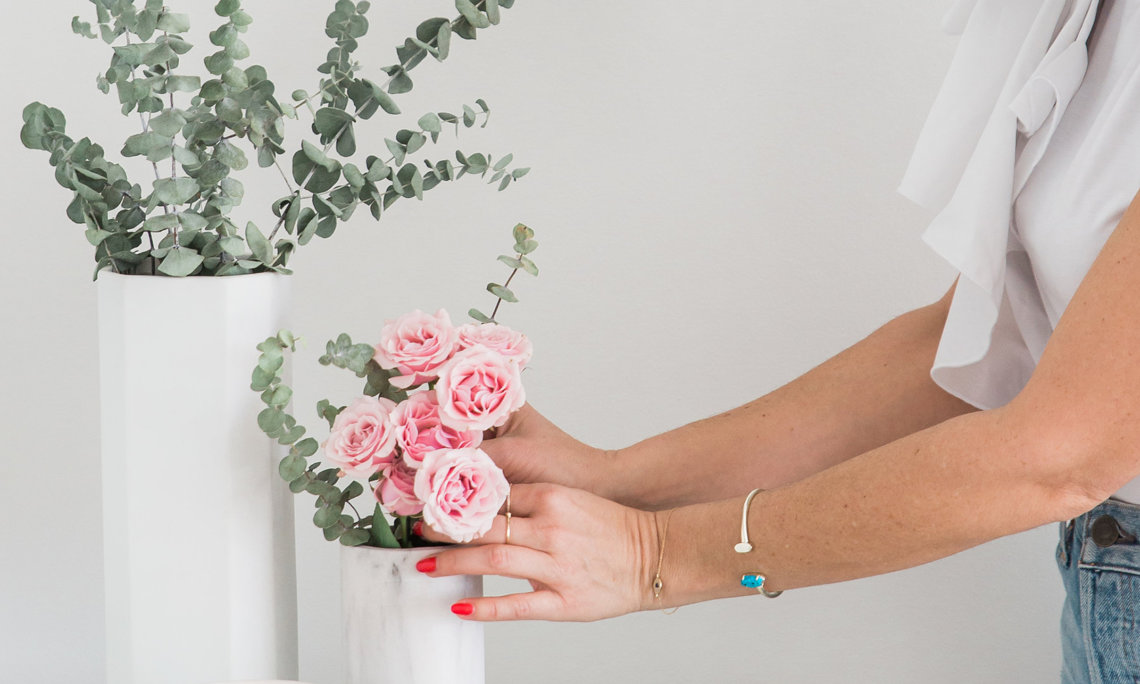 Sydne Style shares how to make easy flower arrangements for home decor ideas