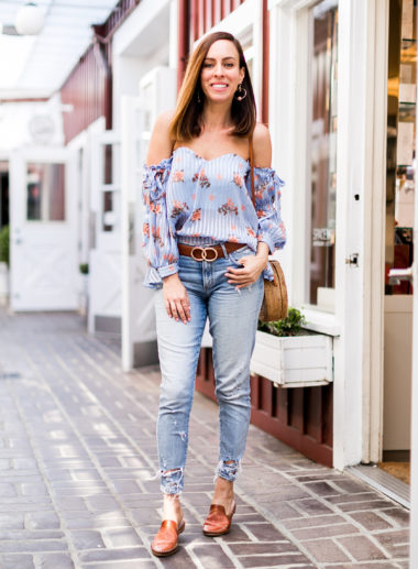 Sydne Style shows cute summer outfit 