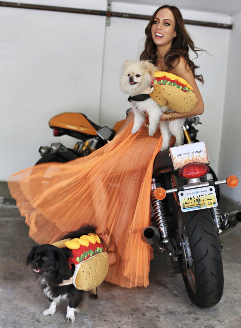 Sexy Hot Dog Costume
 Sydne Style shows how to do a hot girl summer halloween costume with