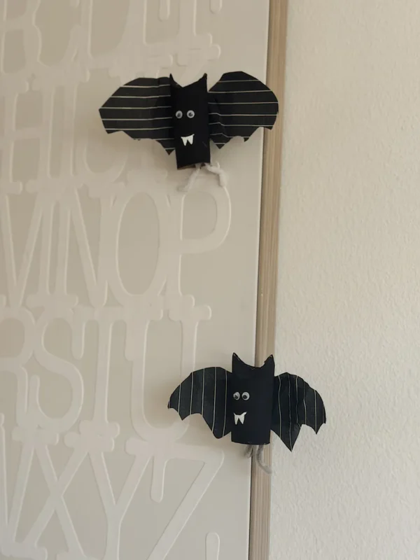 Paper towel roll bats with googly eyes, easy Halloween DIY